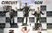 Peter Elkmann survole le Championnat Superkart
